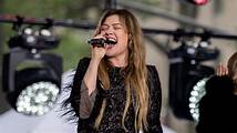 Video thumbnail for Kelly Clarkson sings new song ‘Where Have You Been’ on TODAY