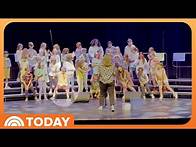 Video thumbnail for Boy shows off epic dance moves during class concert performance