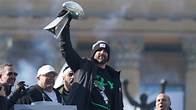 Video thumbnail for Philadelphia Eagles celebrate Super Bowl win in hometown parade