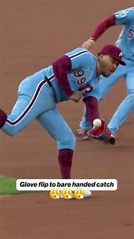 Video thumbnail for Glove flip to bare-handed catch 😮‍💨 #mlb #baseball #smooth #highlight