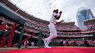 Video thumbnail for Watch: Elly De La Cruz volunteers 1 day before Reds' Opening Day