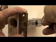 Video thumbnail for How To Fit an Internal Door Handle or Door Knob