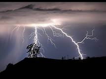 Video thumbnail for Lightning safety tips from the National Weather Service