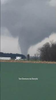 Video thumbnail for Large tornado moves across field in Ohio