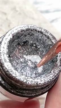 Video thumbnail for Matte Red Nails with Glitter Tutorial