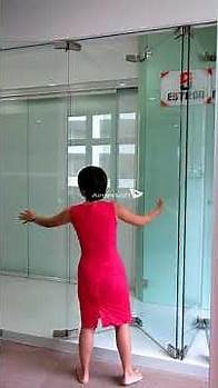 Video thumbnail for ESTRON Bi-Fold Frameless Glass Door - SF-50