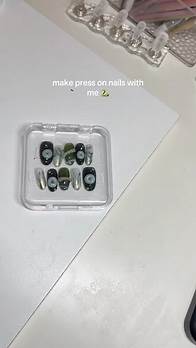 Video thumbnail for snake and jade press on nails with @bornprettyofficial jelly green milky white gel polishes 🐍