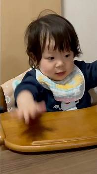 Video thumbnail for 🍎Mugi Can't Wait for Dinner! Slamming the Table Excitedly! (1y5m1d No.11)