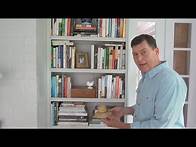 Video thumbnail for How to organize your bookshelf with style