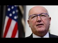 Video thumbnail for Dutch reporters tell US ambassador: 'This is the Netherlands, you have to answer questions'
