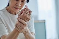 Video thumbnail for An 84-Year-Old Man's Fingers and Toes Turned Black Because of This Rare Disease