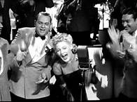 Video thumbnail for I've got a gal in Kalamazoo - Glenn Miller - The Modernaires