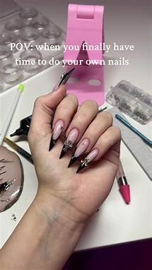 Video thumbnail for Gorgeous Black Stiletto Nails Transformation in 2-4 Hours