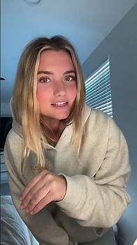 Video thumbnail for the perfect oversized hoodie!!